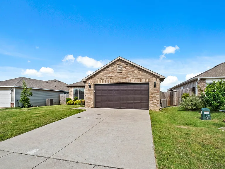 927 E Swift Dr — Photo 23