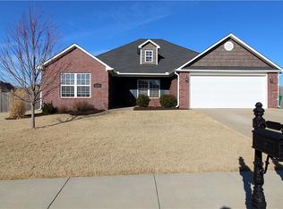 620 Saddlehorn Dr, Bentonville, AR 72719