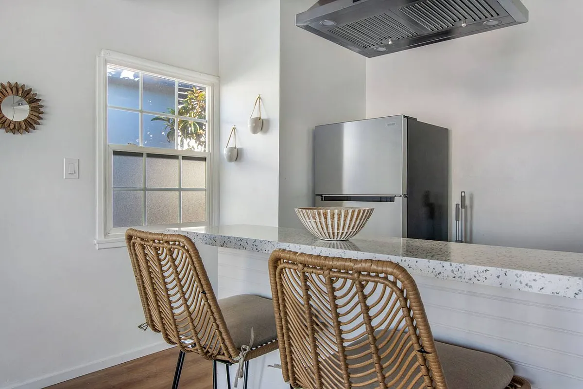 Building Photo - 1430 Manhattan Beach Blvd #4