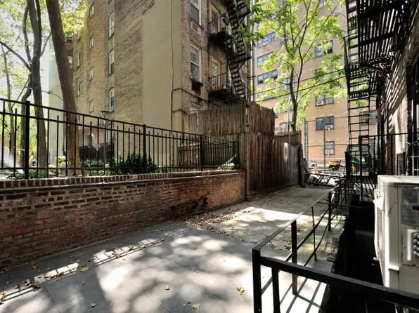 240 East 28th Street image 1 of 23
