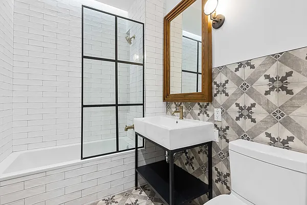 Bathroom, photo 1