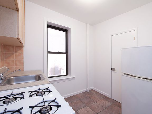 4th image of 124 Ludlow St APT 4B