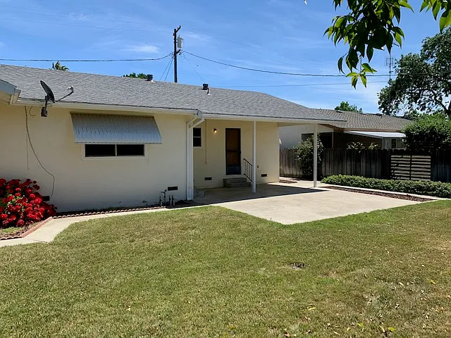 1043 Grove Ave — Photo 5