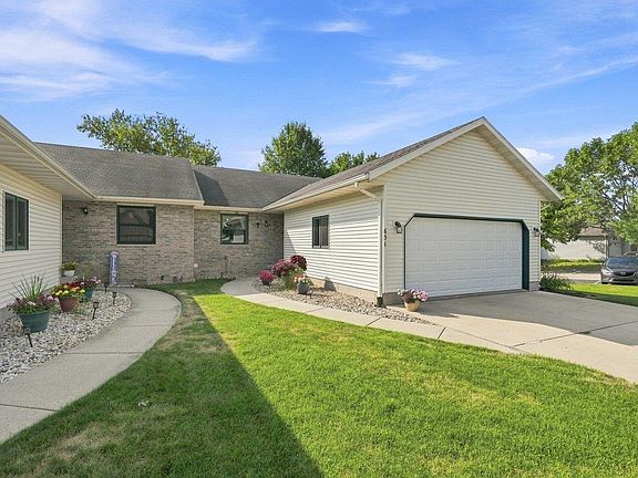 3rd image of 631 Constitution Ln