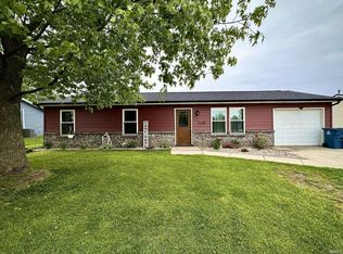 302 Chapel Ln, Ashley, IN 46705