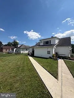 2 bed, 1.0 bath, 900 sqft, $1,250 — Photo 2