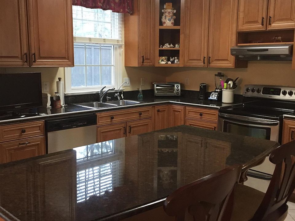 1st image of 4020 Woodlawn Dr