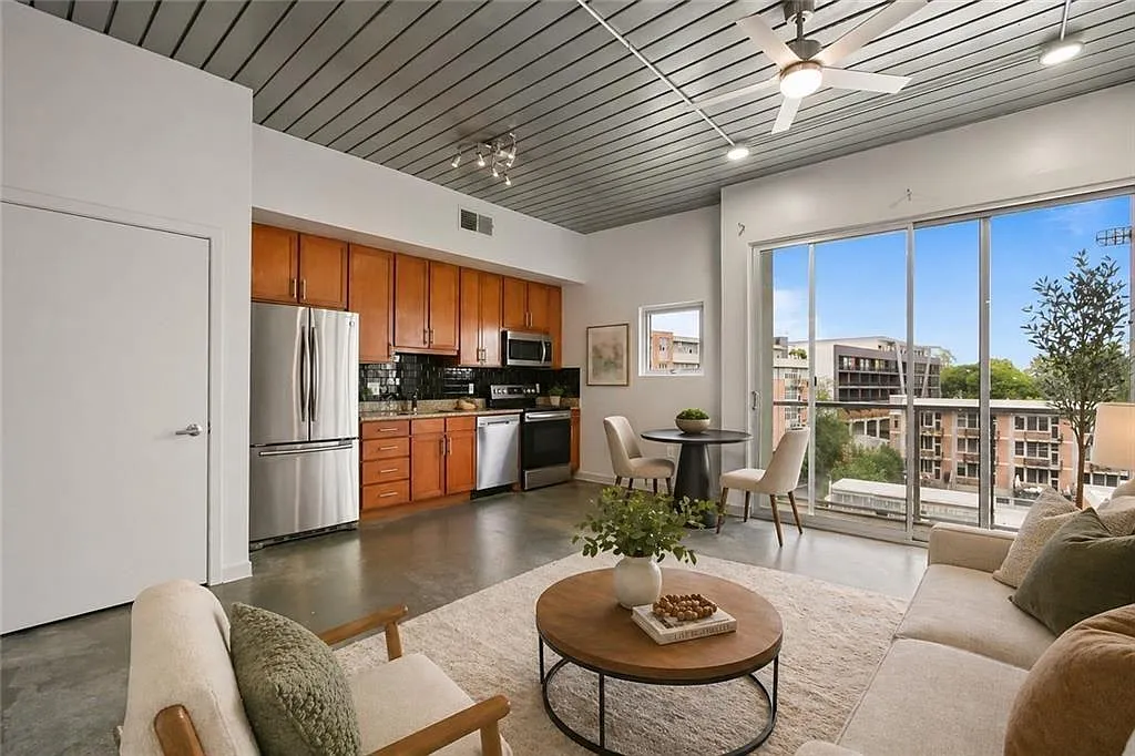 Photo 2 of 20 - 620 Glen Iris Dr NE #501 - Atlanta, GA Building Photo - 620 Glen Iris Dr NE #501