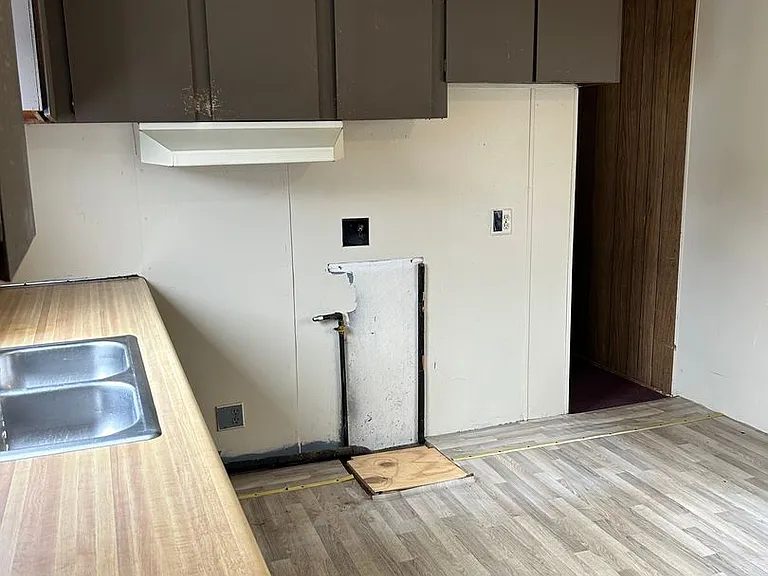 23765 Lawrence Ave — Photo 17