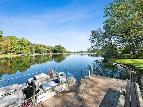 4th image of 32 Deer Point Dr