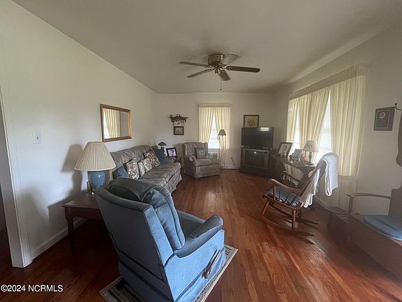 2nd image of 1612 Woodlawn Drive