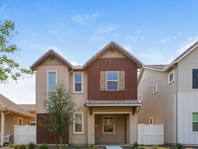 2252 S Osborn Ln — Photo 1