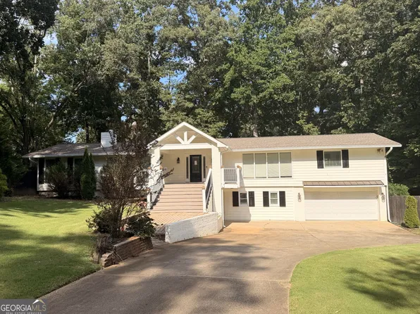 530 E Lake Dr, Gainesville, GA 30506