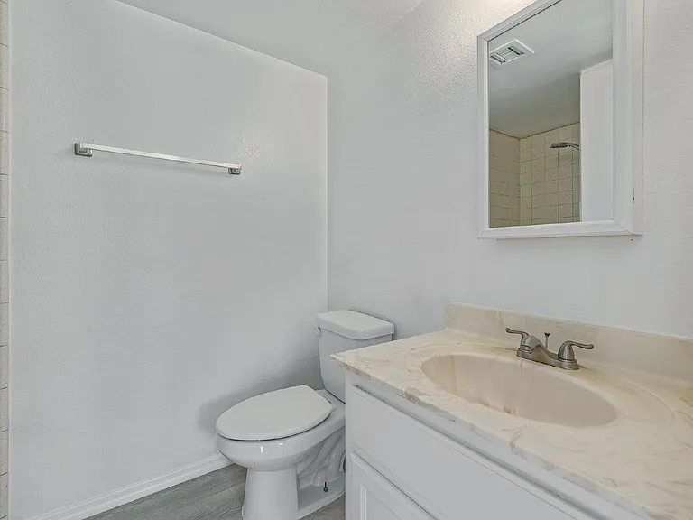 11002 N 15th Ave #4 — Photo 12