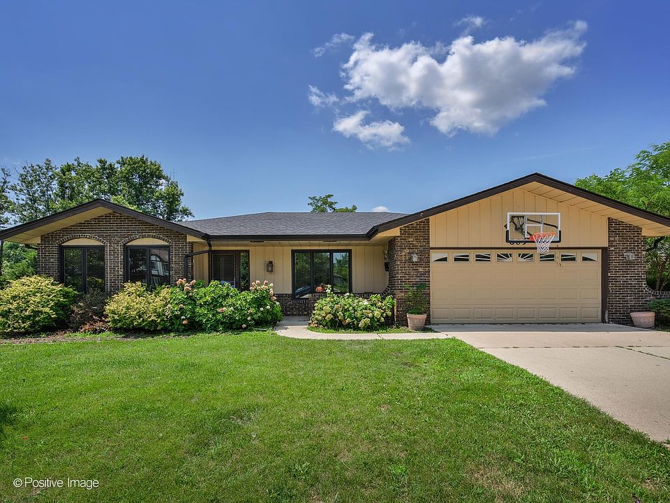 1st image of 809 Brook Ct