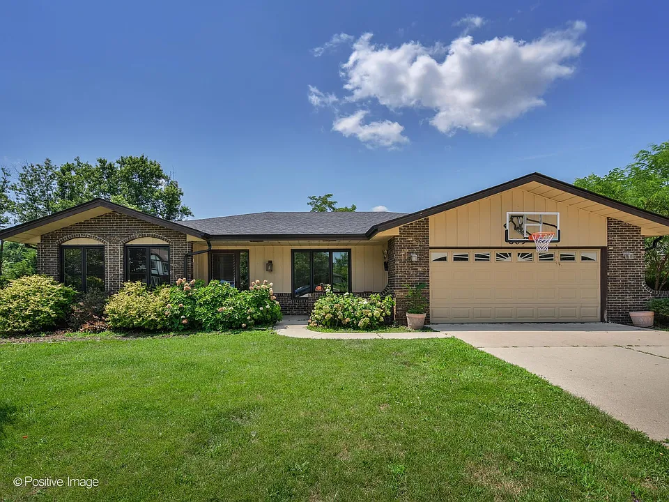809 Brook Ct
