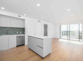 Clad LA
