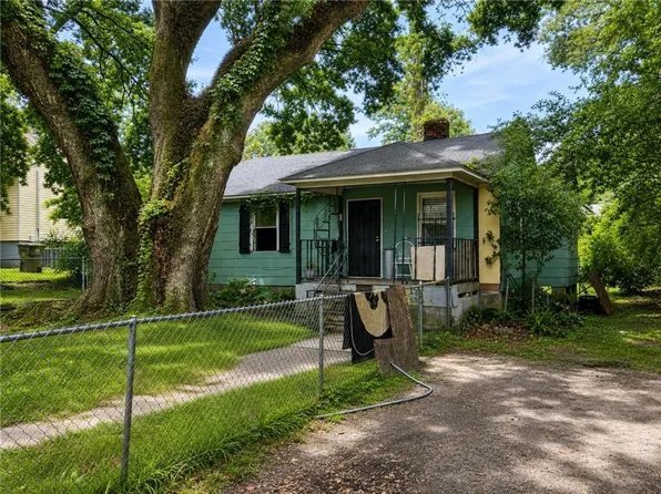 2069 Holmes Dr, Mobile, AL 36605