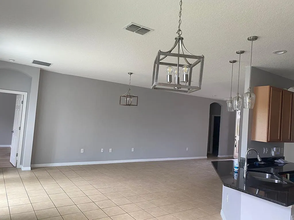 3008 Madelia Ln — Photo 2