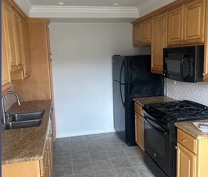 1023 Ocean Park Blvd #1 — Photo 1