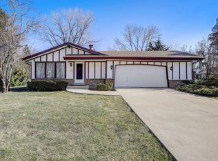 2330 S Brookside Pkwy, New Berlin, WI 53151