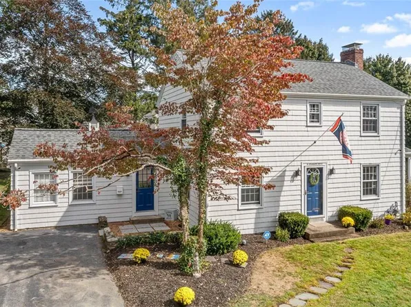 15 Stanhope Dr, Barrington, RI 02806