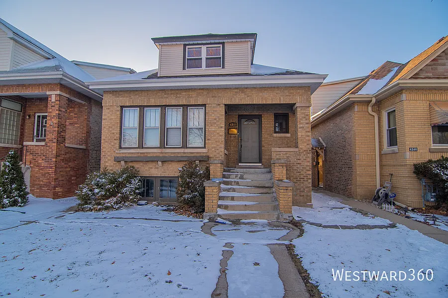 4246 N Menard Ave
