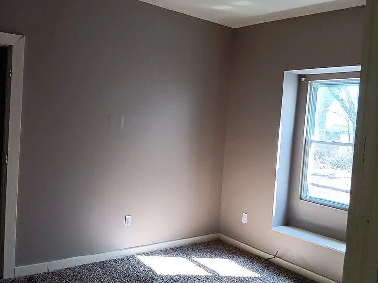 505 Rentschler St — Photo 2