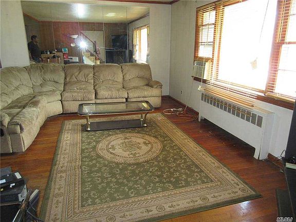 4th image of 251 Sheridan St