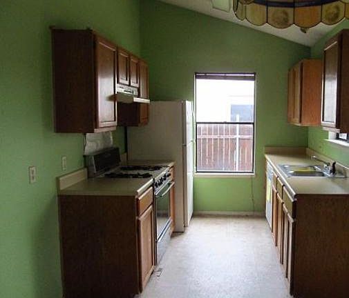 5th image of 4605 Silverstone Dr
