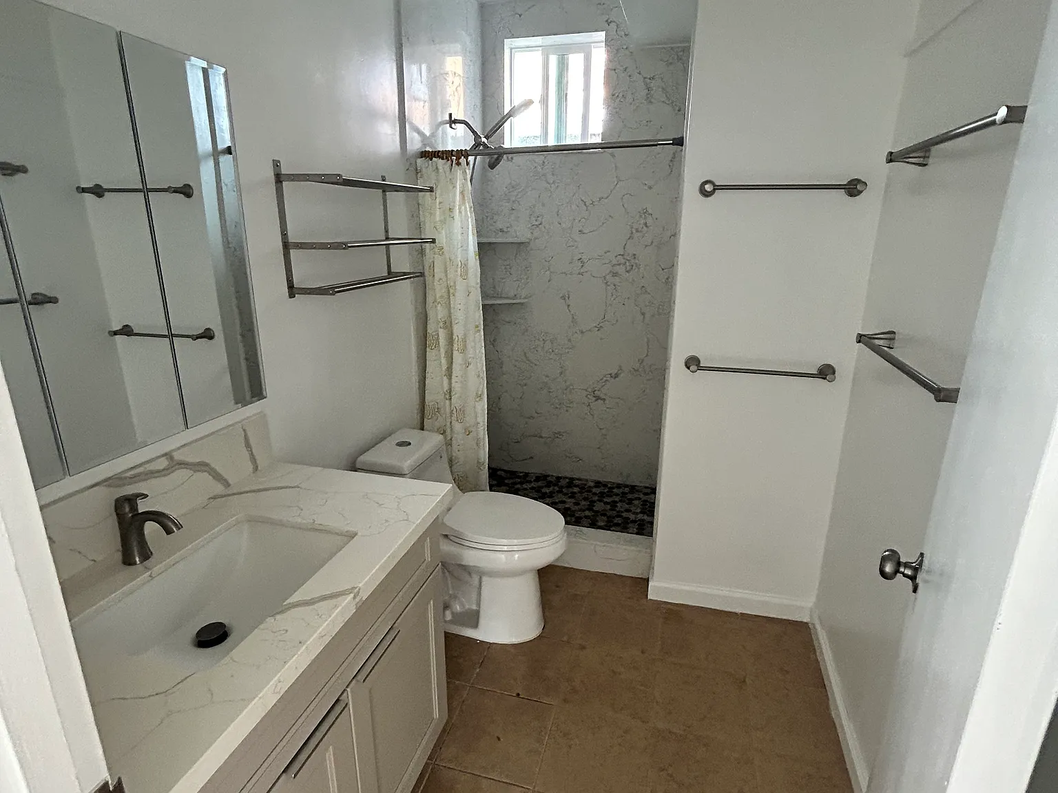 3 bed, 950 sqft, $3,600 — Photo 4