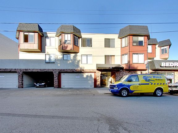 3rd image of 205 Collins St #6