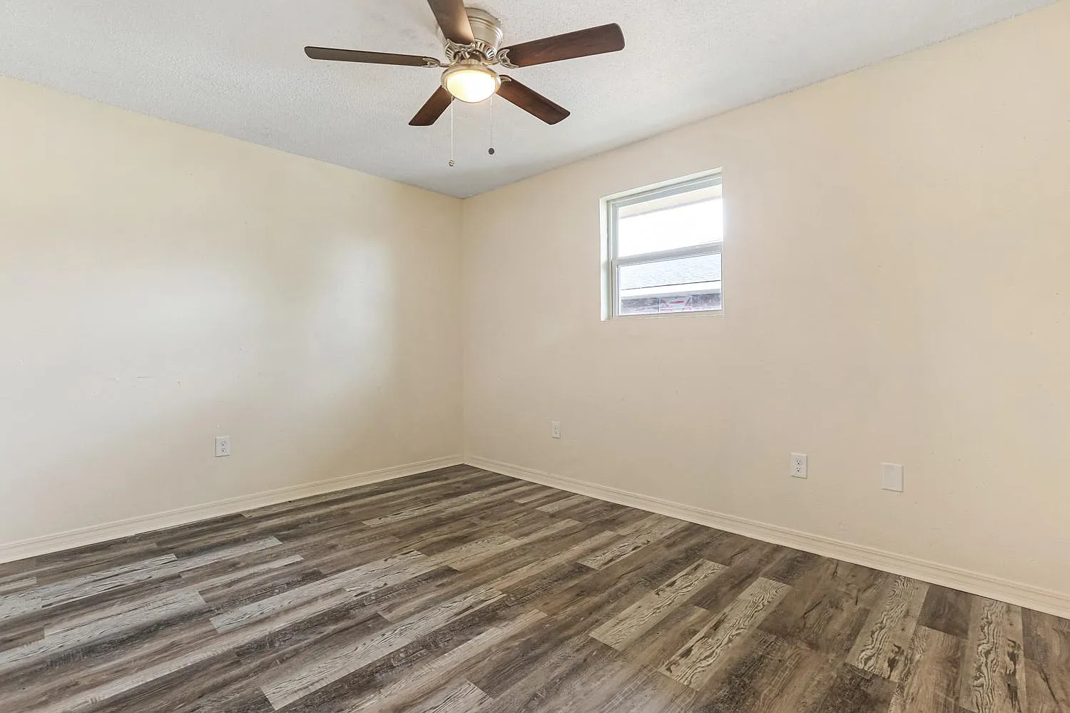 2 bed, 1.5 bath, 950 sqft, $1,000 — Photo 4