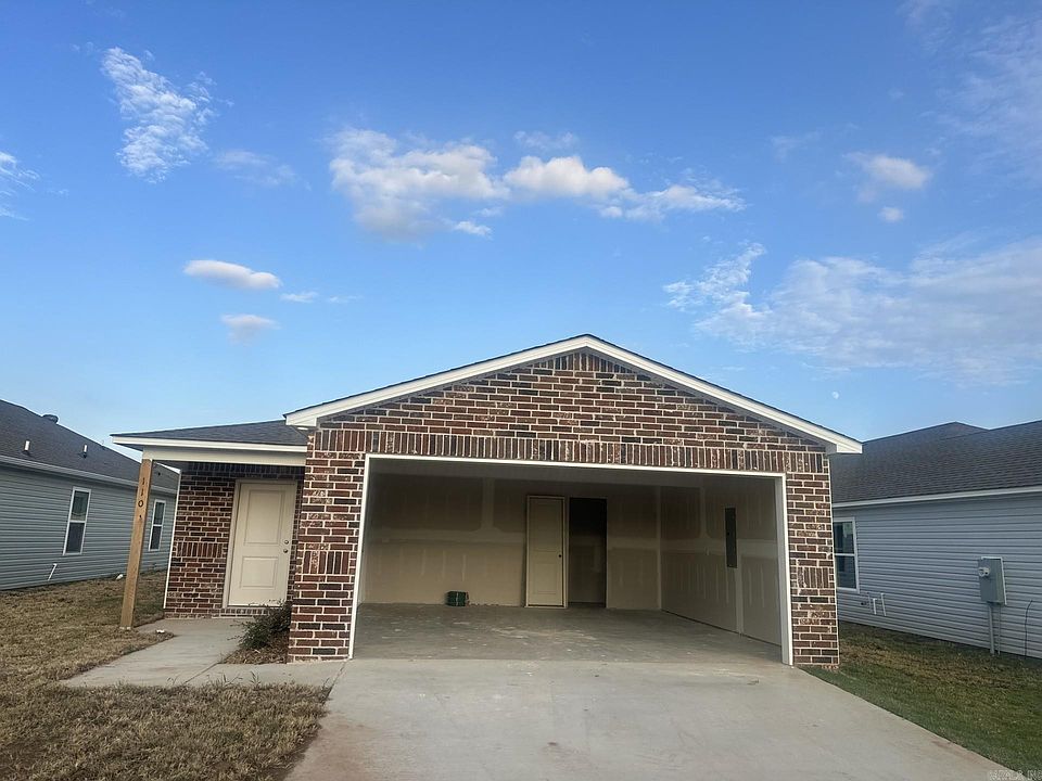 1st image of 110 Lucy Ln