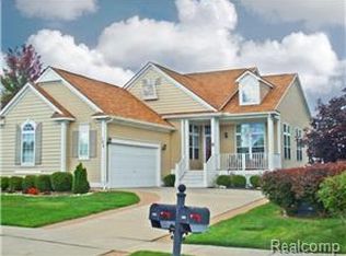 299 Atlantis Cir, Oxford, MI