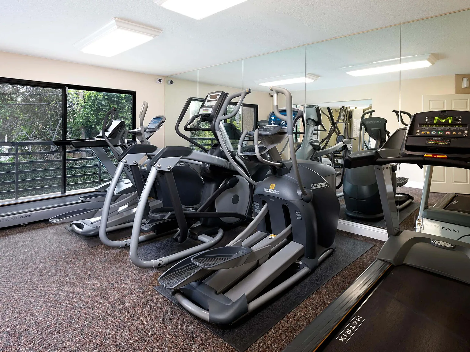 Burbank Gardens Apartments — Photo 4