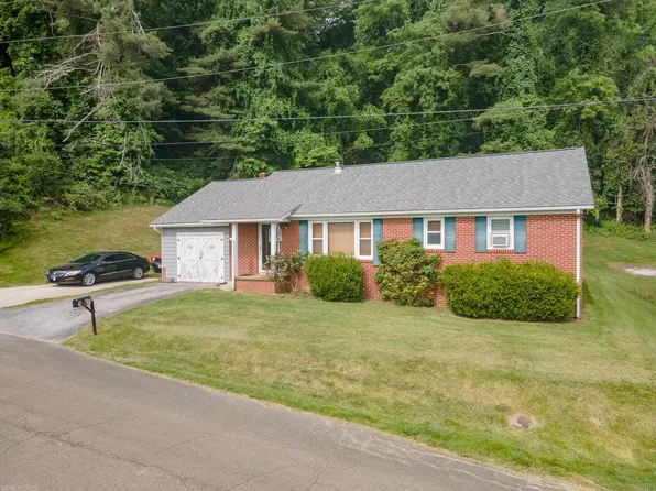 108 Brookwood Dr, Galax, VA 24333