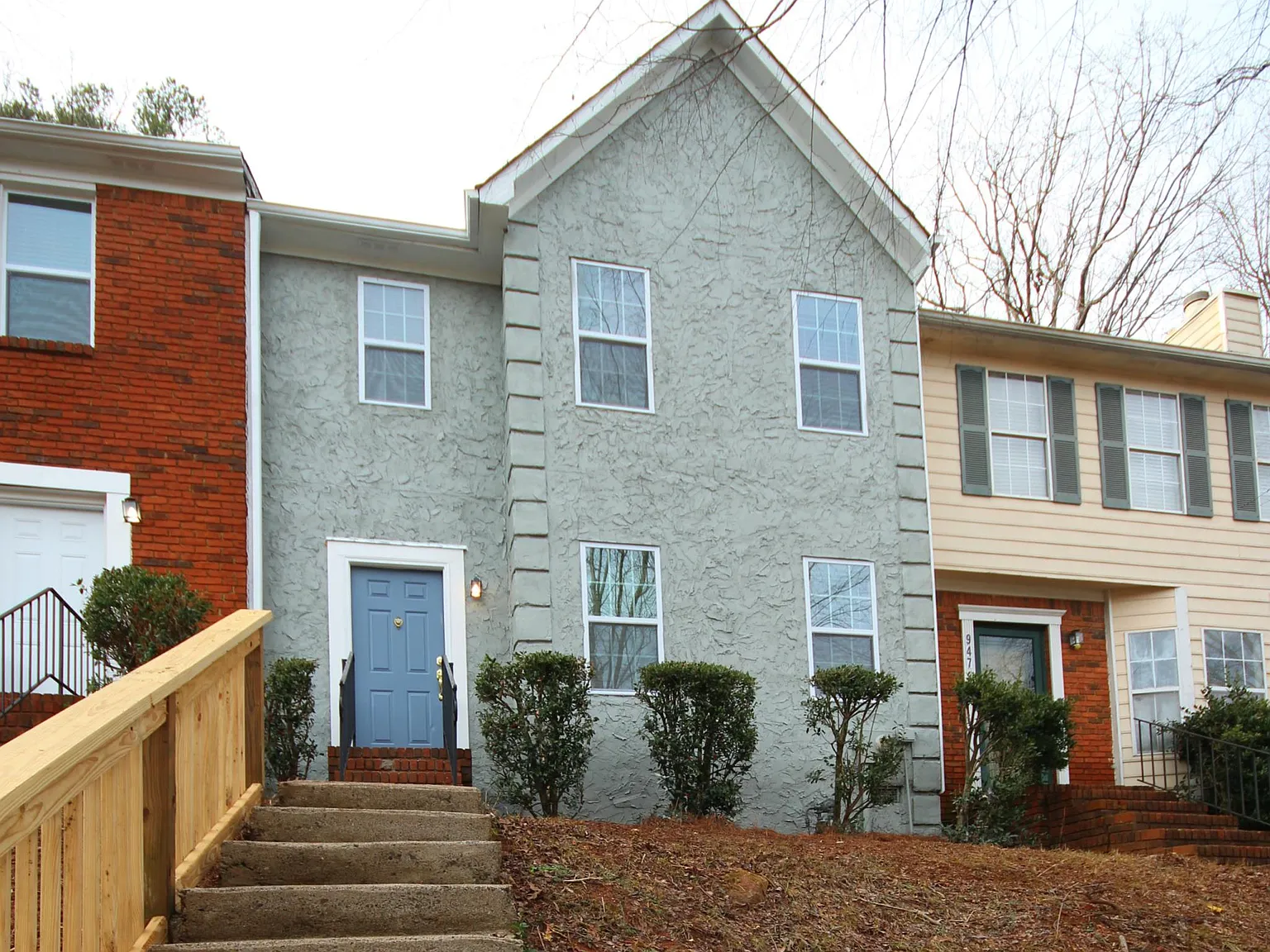 3 bed, 2.5 bath, 1332 sqft, $1,995 — Photo 1