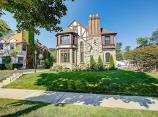 5159 N Lake Dr, Whitefish Bay, WI 53217