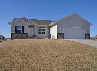 2535 Meadow View Dr, Urbana, IA 52345