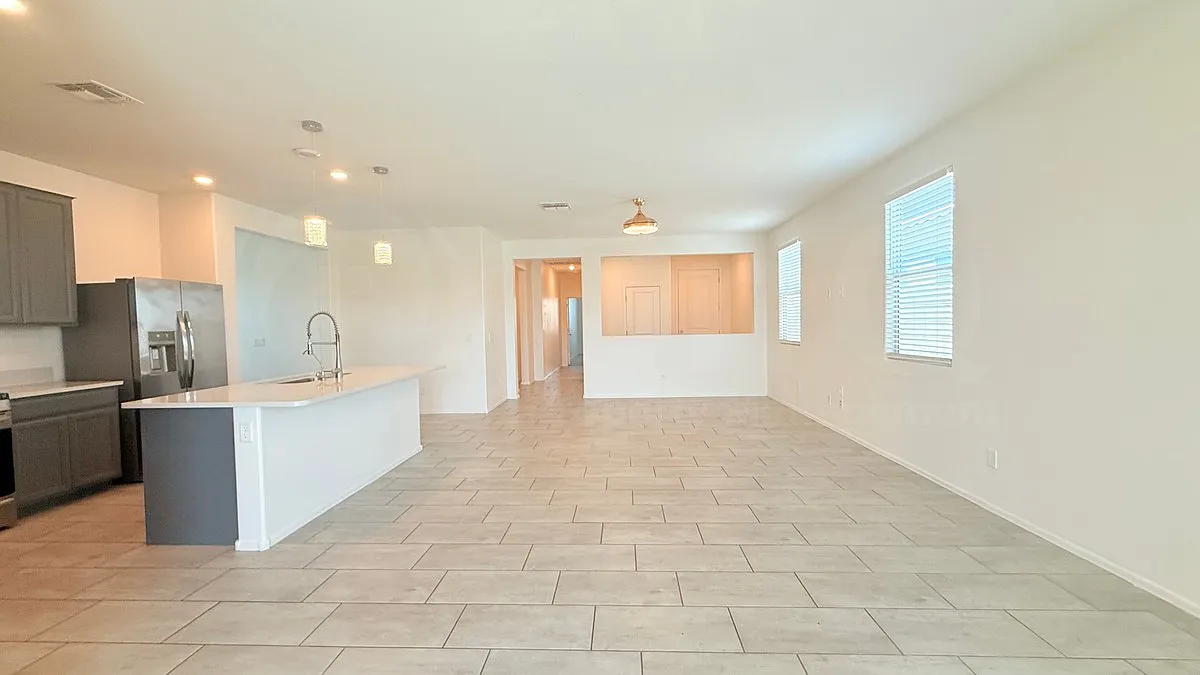 3 bed, 2.0 bath, 1849 sqft, $2,249 — Photo 3