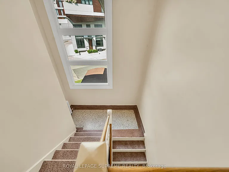 135 Kingsway Cres #4 — Photo 10