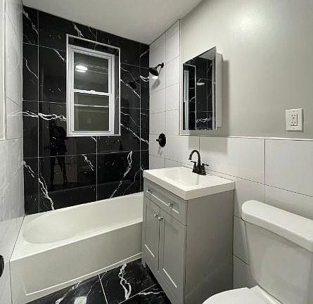 5th image of 236 Lexington Ave #2B