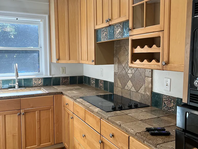 245 S Laurel Ave #A — Photo 8