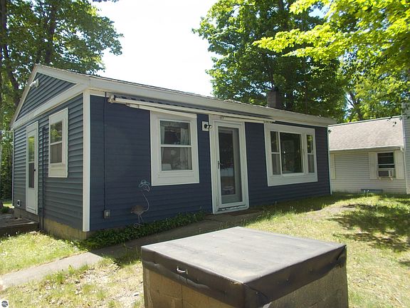 3rd image of 5469 Ridge Rd