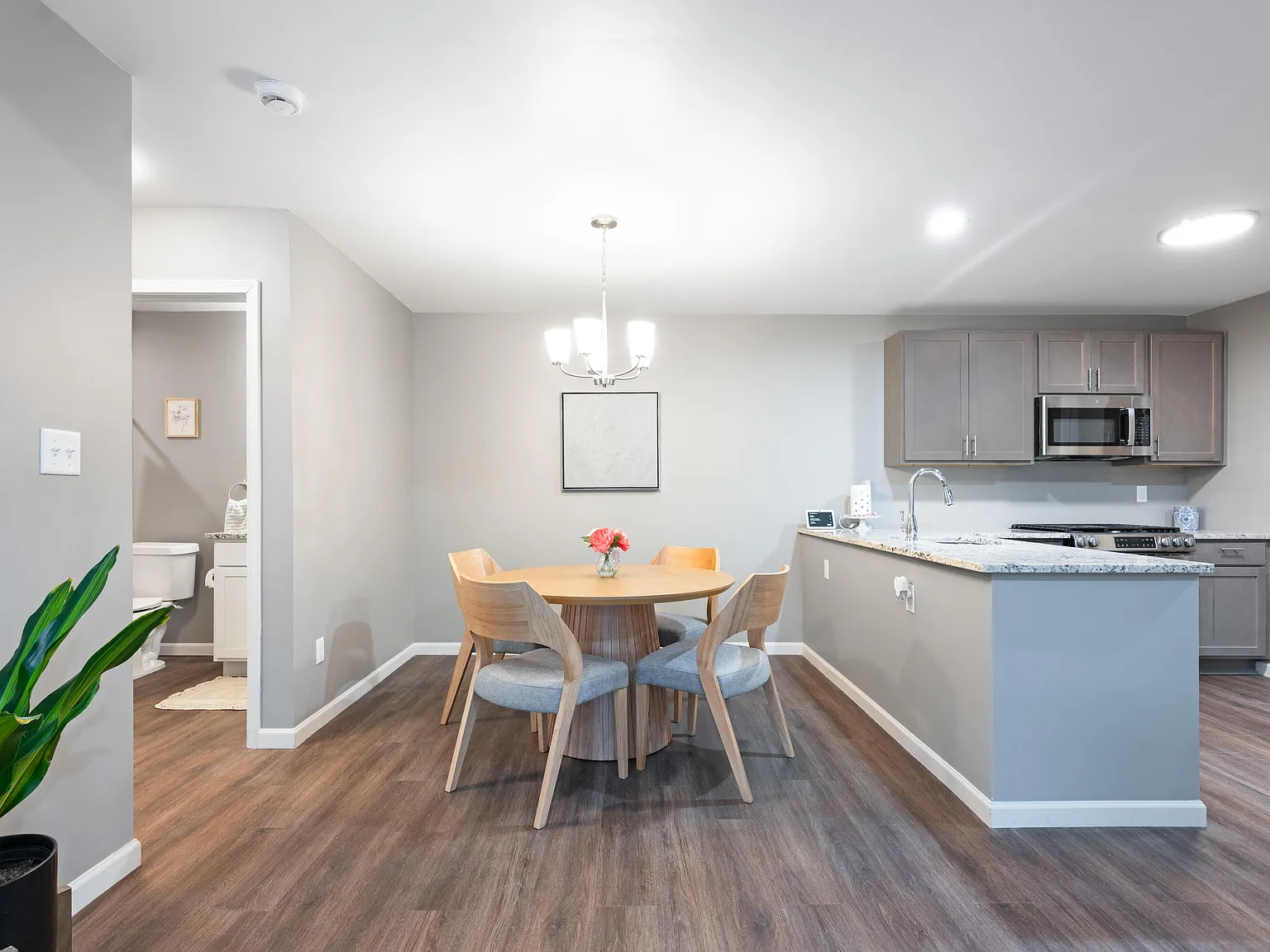 2 bed, 2.0 bath, 1100 sqft, $2,600 — Photo 4