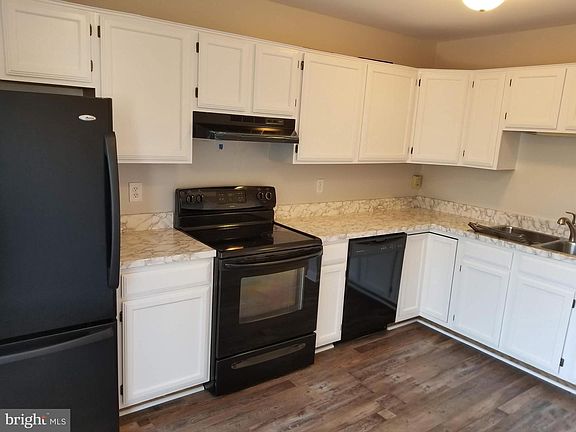 3rd image of 114 Westminster Ln