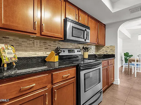Building Photo - 3825 E Camelback Rd #202