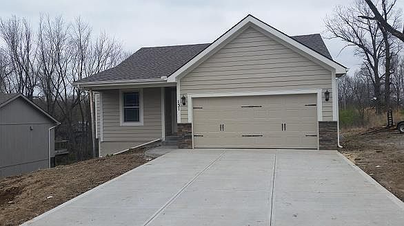 1st image of 131 Johnson Dr