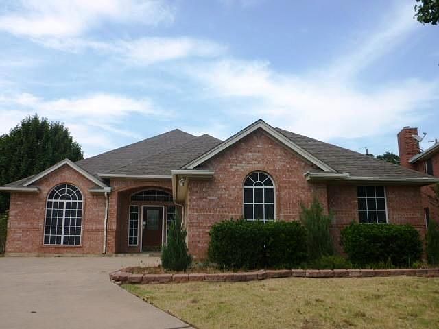 1st image of 617 Wyndham Cir